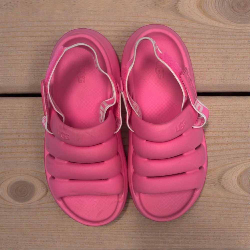 **like new** UGG Women’s Vibrant Pink Sandals - Picture 5 of 9
